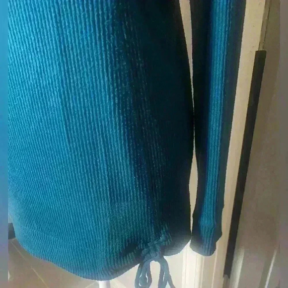 St John’s Bay Women’s Cowl neck long sleeve ribbed top with tie at bottom SMALL - Picture 3 of 6